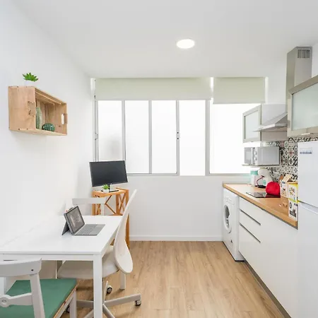Las Canteras Workfriendly Beach - Bright Studio Apartment *