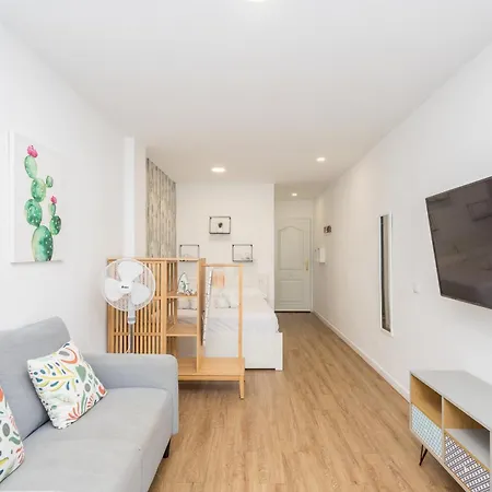 Las Canteras Workfriendly Beach - Bright Studio Apartment *