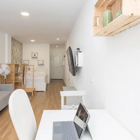 Las Canteras Workfriendly Beach - Bright Studio Apartment *